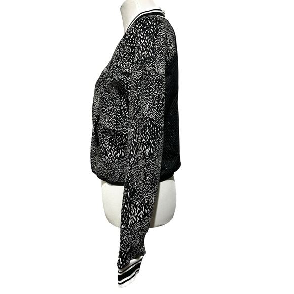 Fabletics Cropped Tia Bomber Jacket Mesh Back Black White Activewear Size S - Picture 7 of 9